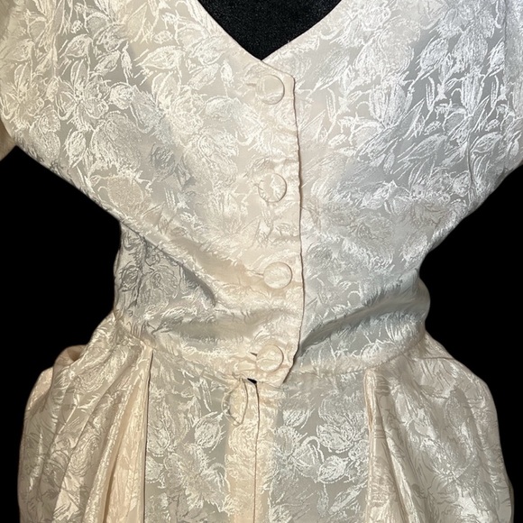 Janelle - 80's Does 40's Cream Jacquard Textured Flounce Dress - Size 11/12 - Picture 3 of 12